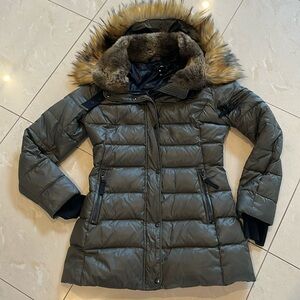 Woman’s Bloomingdale’s Aqua Puffer Coat